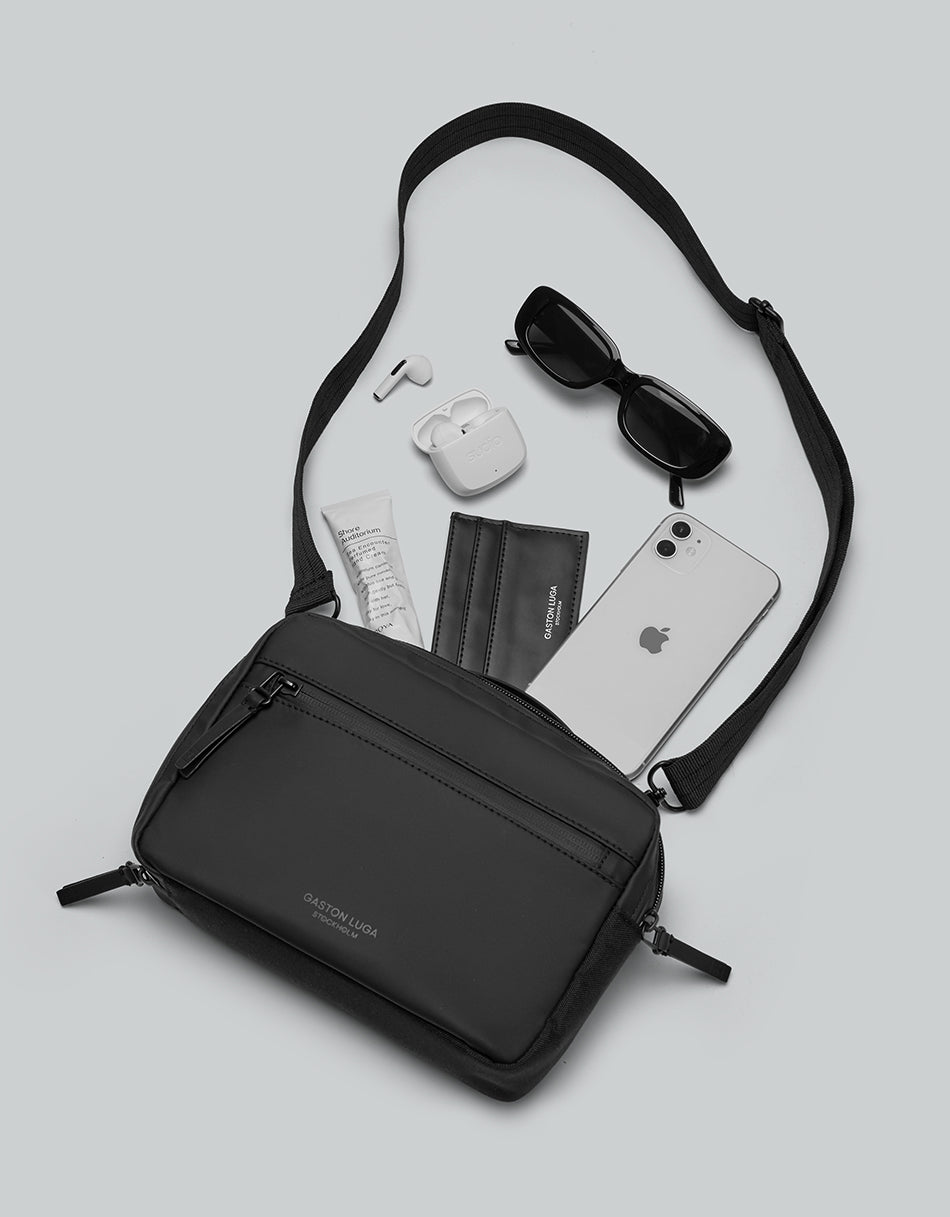 Gaston Luga Dash Box 斜孭袋 - 黑 (尺寸(厘米):16 X 25 X 2
重量:0.14 kg / 0.31 lbs
容量:0.8L)