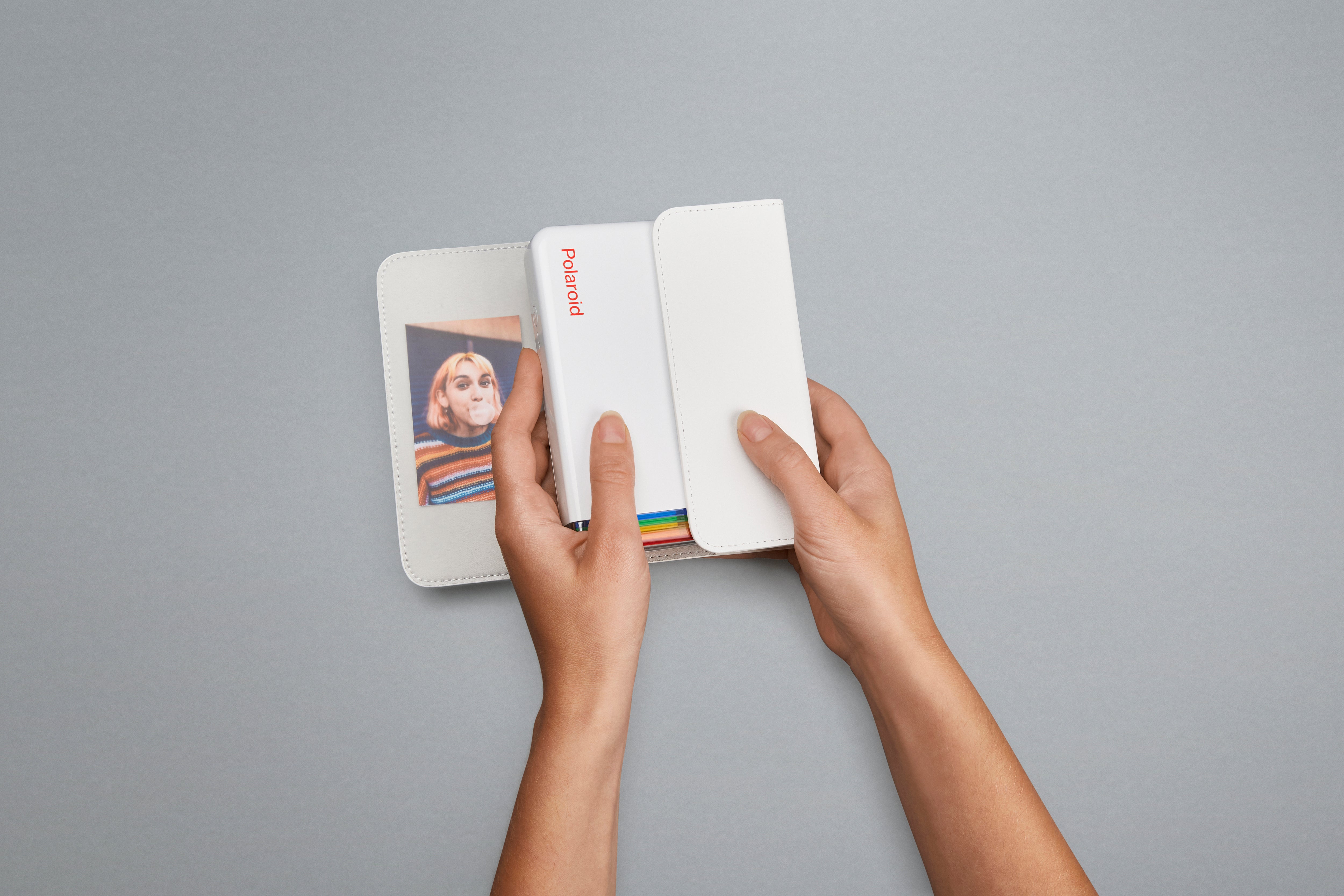 寶麗來Hi·Print 2x3 保護殼即影即有相機照片可攜式打印機保護殼 白
防護性 PU 皮革外層
柔軟的毛氈內層
寶麗萊品牌
彈性彩虹封扣
可存放印刷品的收納袋
尺寸:6.3 x 3.3 x 1.4 英吋(16 x 8.5 x 3.5 公分)