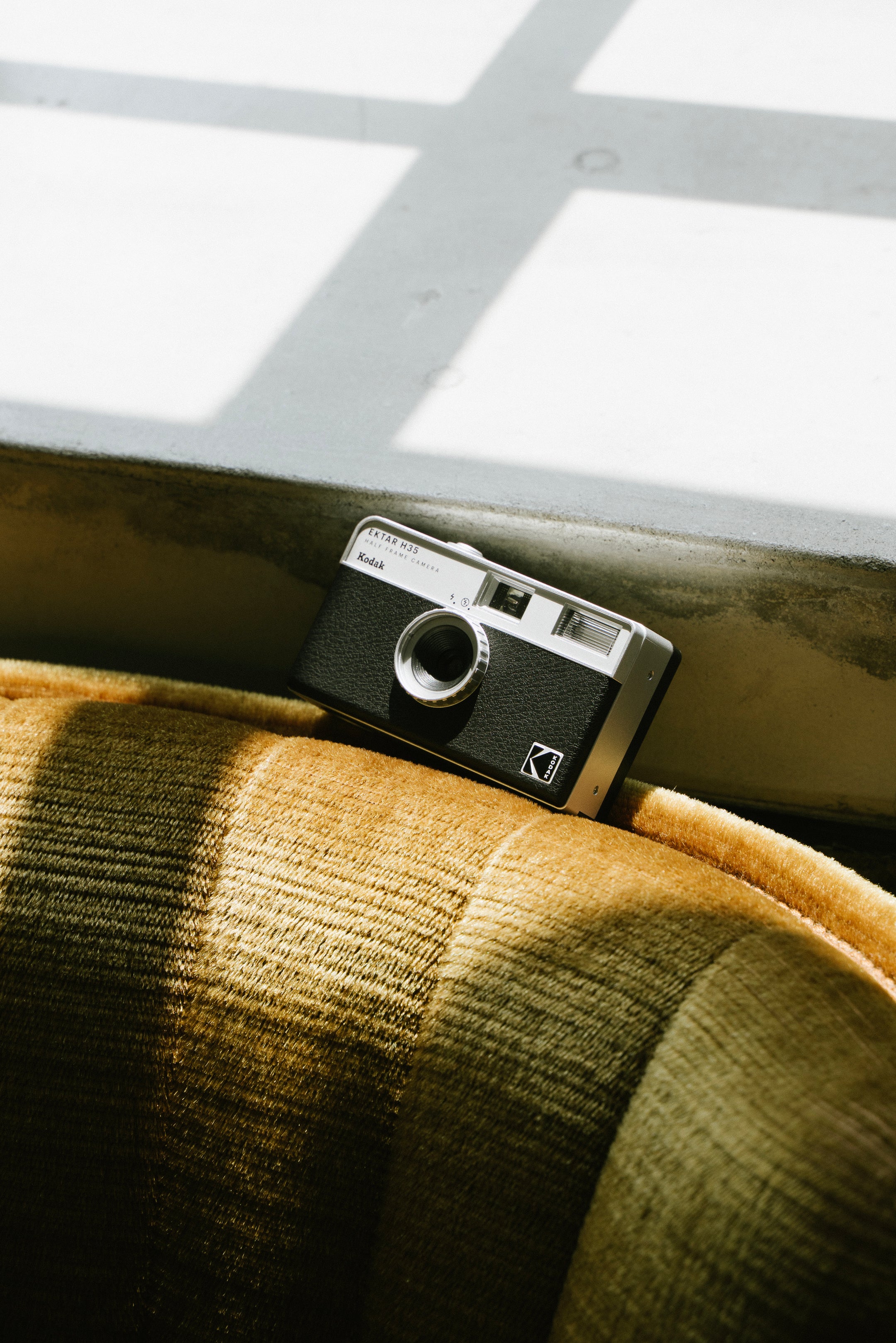 Cámara de película KODAK EKTAR H35 Half Frame Negra + Kodak Ultramax 24EXP