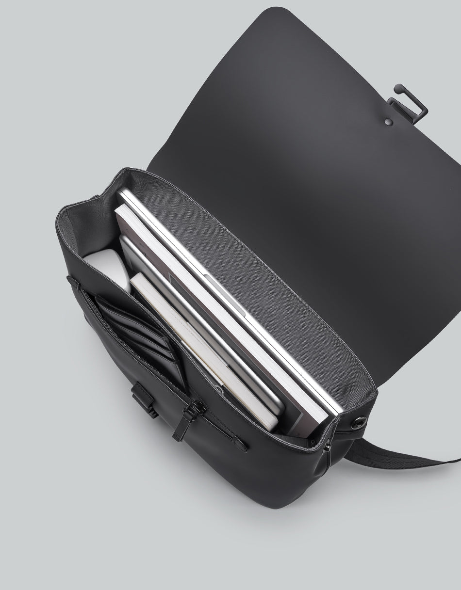 Gaston Luga Spläsh Crossbody Bag Large 14" - Black #SPCBL14BK