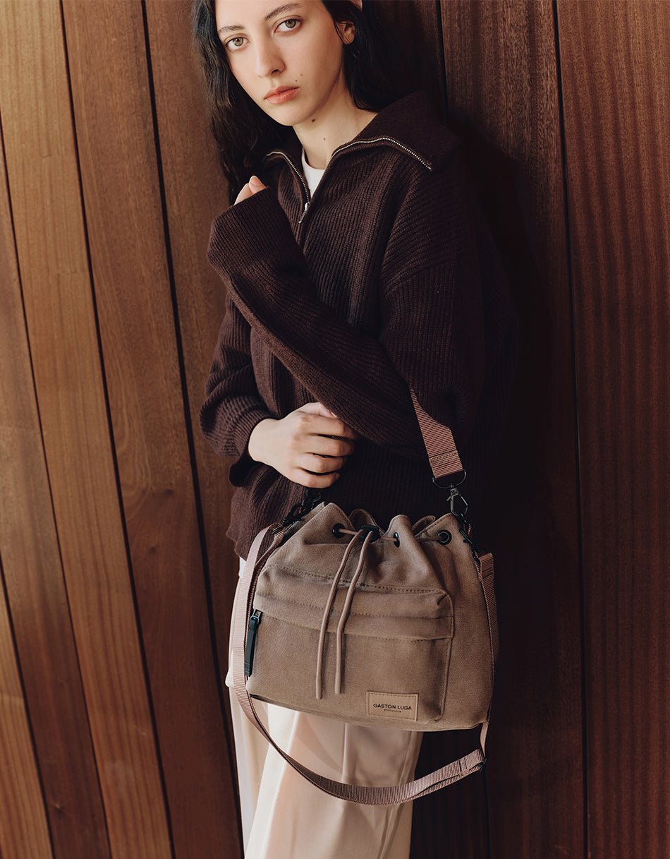 Gaston Luga Spläsh Bucket Crossbody - Weave Dusty Brown - BangOn