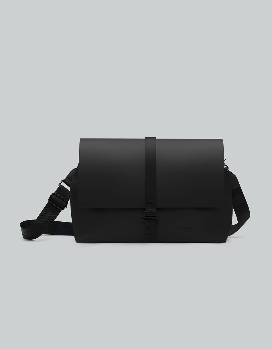 Gaston Luga Spläsh Crossbody Bag Large 14" - Black Backpack - BangOn