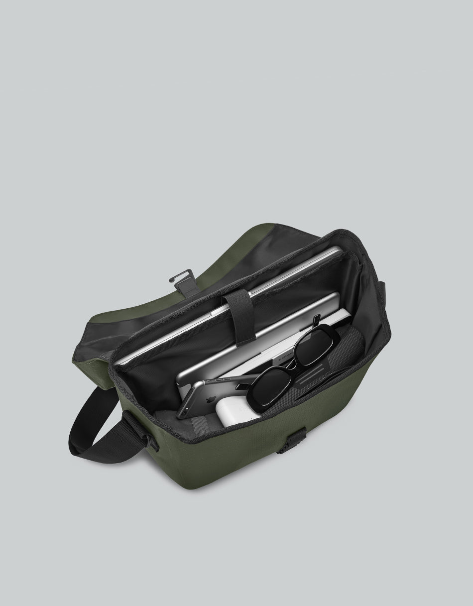 <tc>Gaston Luga</tc> 輕盈雙層密封郵差包 14"- 橄欖綠 #LWDSMSG14OL