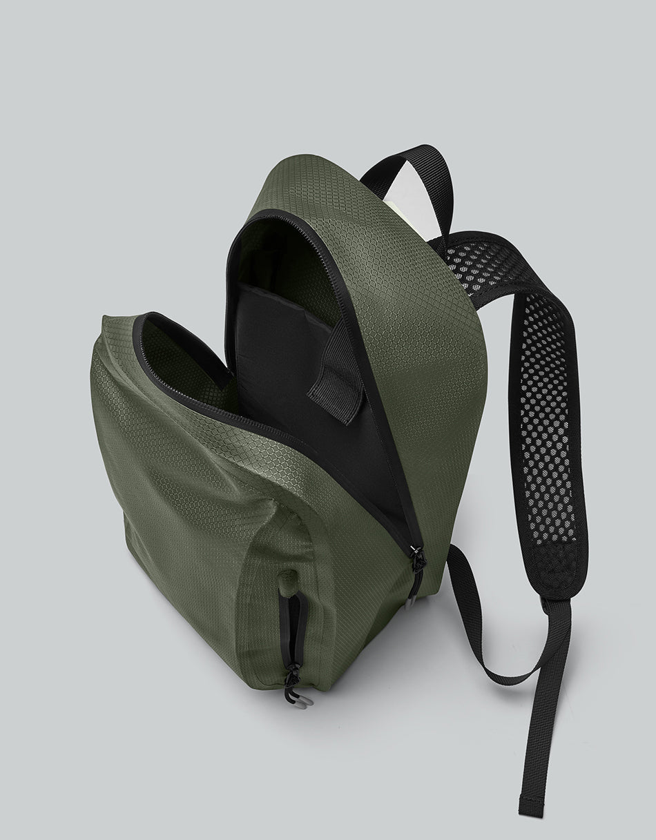 Gaston Luga Lightweight DuoSeal Backpack 14" Black Bag - BangOn